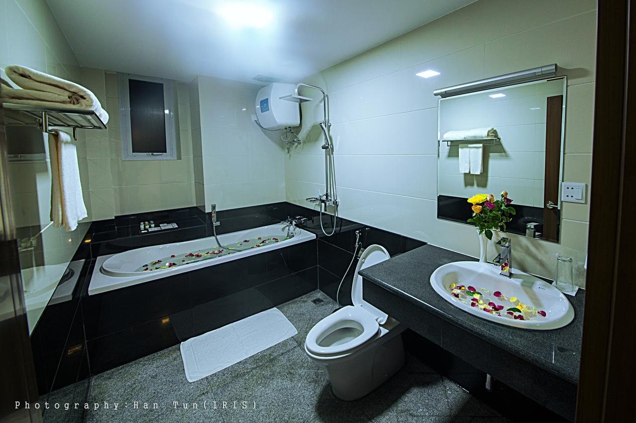 Ngwe Moe Hotel Mawlamyine Exteriör bild