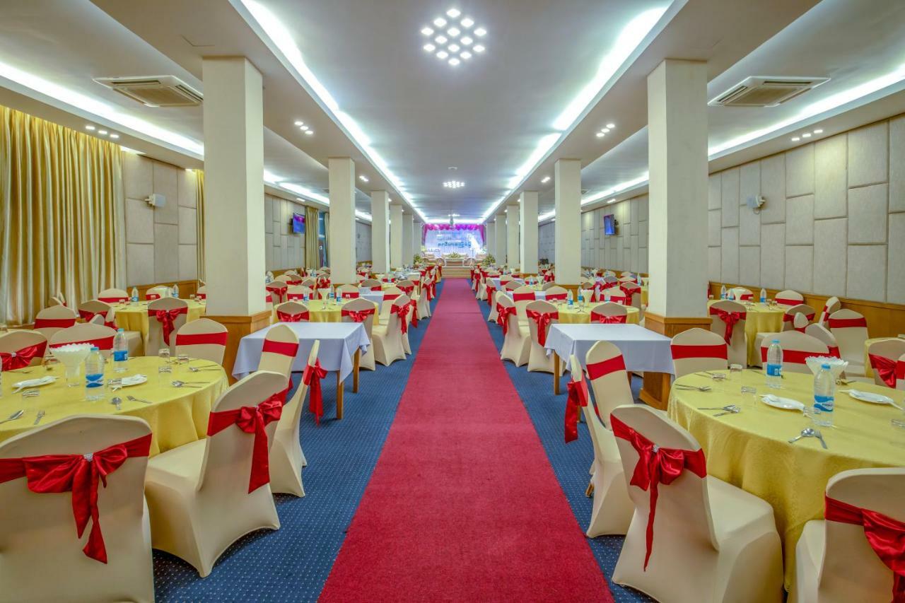 Ngwe Moe Hotel Mawlamyine Exteriör bild
