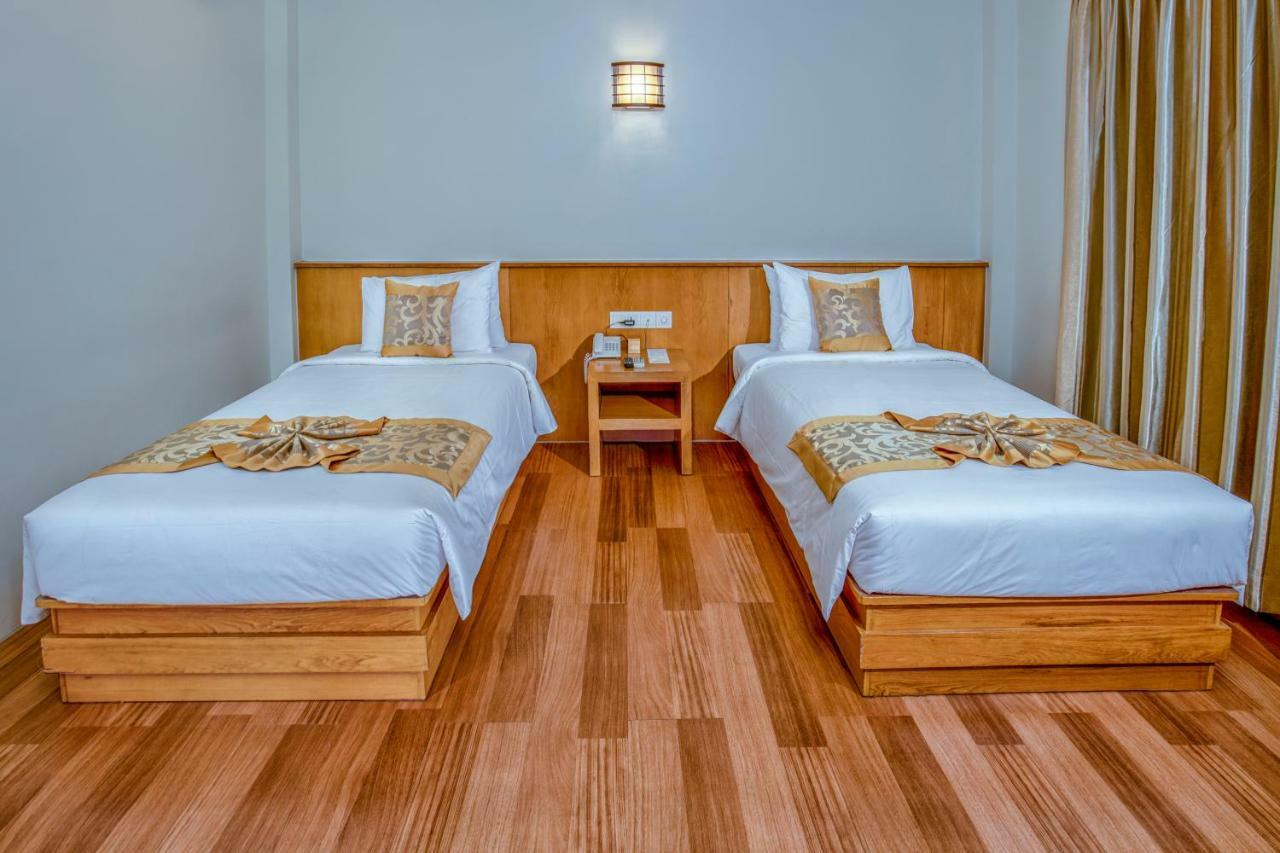 Ngwe Moe Hotel Mawlamyine Exteriör bild