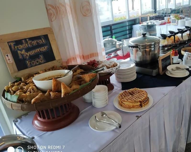 Ngwe Moe Hotel Mawlamyine Exteriör bild